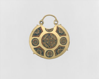 Pendentif de temple avec deux oiseaux flanquant un arbre de vie - Unbekannt