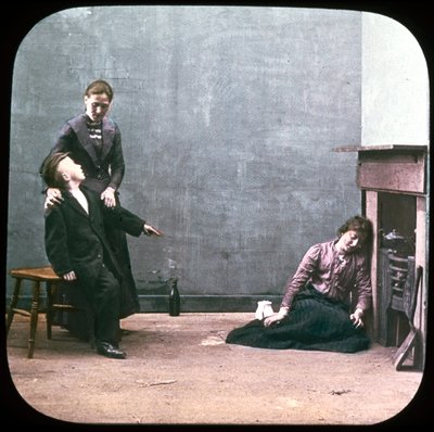 Deux femmes et un garçon devant la cheminée, vers 1895 - Unbekannt