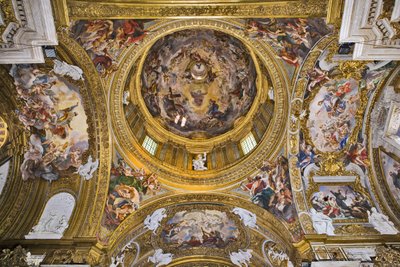Vue du dôme, les pendentifs, les voûtes du transept et l