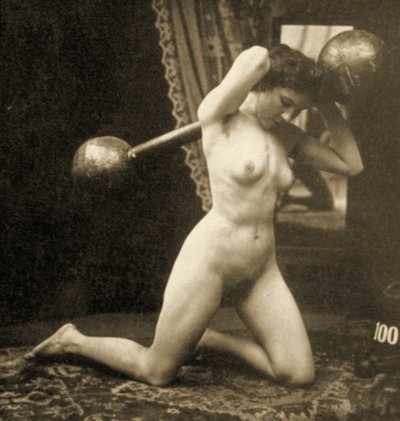 Nu féminin s