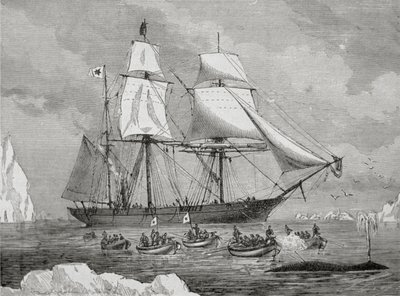 Un baleinier avec un bateau attaché à un 