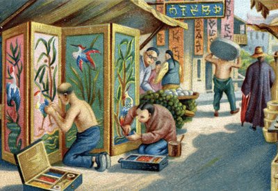 Plumassiers chinois travaillant dans la rue : ils fabriquent des panneaux ou des écrans en utilisant une aiguille et des plumes. Chromolithographie du XIXe siècle - Unknown artist