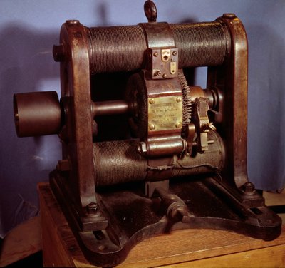 Machine dynamo-électrique de type Gram produisant du courant continu, réalisée en 1877 par les usines Sautter et Lemonnier. 1877 - Unknown artist