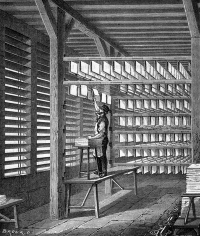 Étendre des feuilles de papier fabriquées pour former dans "Les merveilles de l