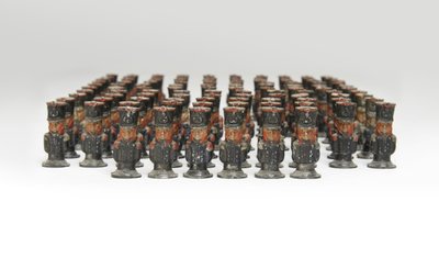 Grand groupe de soldats de jouet ou marqueurs de carte de campagne en forme d