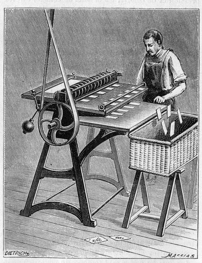 Fabrication de cartes à jouer par des méthodes anciennes. Découpage de cartes à jouer. Gravure de 1893 - Unknown artist
