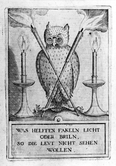 Chouette avec des lunettes, symbole de la sagesse. Gravure de l