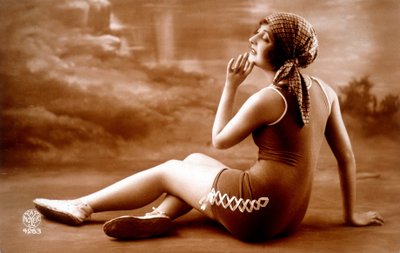 Pin-up en maillot de bain. - Unknown Artist