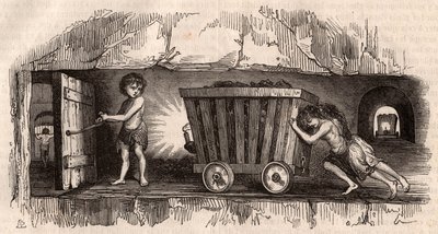 Deux enfants poussant un chariot dans une mine de charbon anglaise, un troisième, le Trapper, ouvre une porte - Unknown