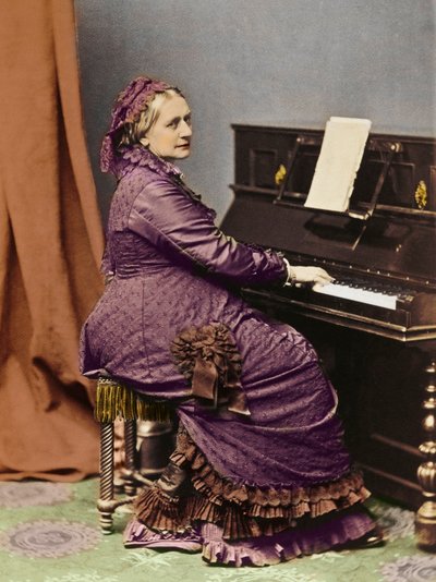 Clara Schumann, pianiste et compositrice allemande, au piano - Portrait de Clara Schumann, pianiste et compositrice allemande, épouse de Robert Schumann. - Unknown photographer