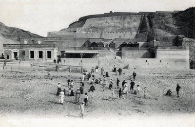 Vue de la plage de Mesnil-Val avec son casino et ses terrasses, Manche, Normandie, Carte postale du début du 20e siècle - Unknown photographer