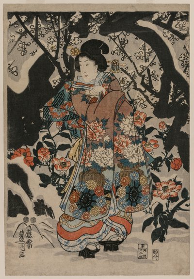 Femme debout à côté d