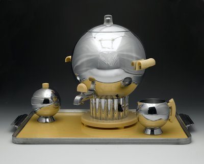 Urne à café, "Modèle Coronet", n° 90121, fabriquée par Chase Brass & Copper Co. Inc. - Walter von Nessen