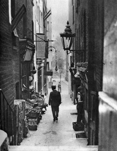 George Court, une allée menant au théâtre Adelphi depuis le Strand, Londres - Whiffin