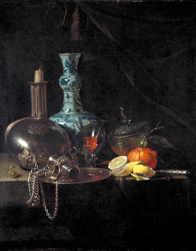 Nature morte avec une gourde de pèlerin, un chandelier, un vase en porcelaine et des fruits, XVIIe siècle - Willem Kalf