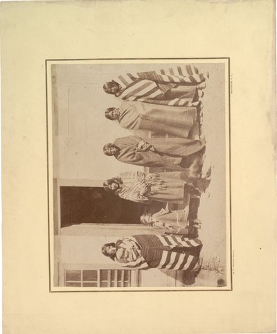 Groupe de cinq femmes amérindiennes avec une jeune fille et un bébé, 1871 - William Hicks Jackson