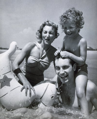 Famille heureuse au bord de la mer", vers 1937 - Zoltan Glass