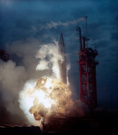 Véhicules de lancement, USA Fusée explosant sur la rampe de lancement, début des années 1960 - Frederick (attr. to) Barnard
