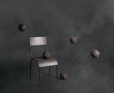Boules et chaise en osier flottantes - chenyi wang