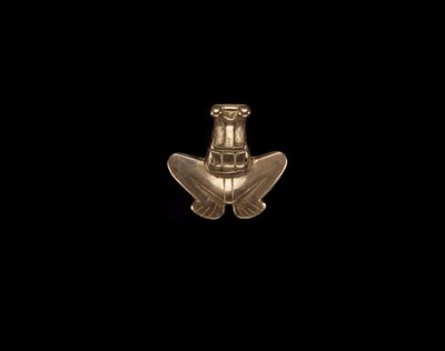 Pendentif en forme de reptile stylisé avec corps de grenouille et museau d