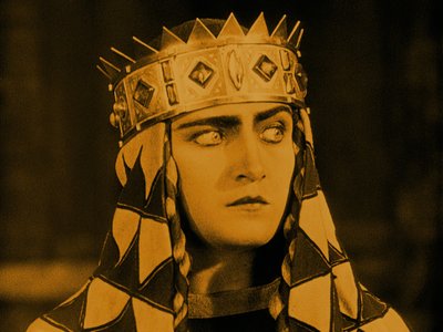 Margarete Schön comme Kriemhild dans le film Die Nibelungen: Kriemhild&39;s Revenge de Fritz Lang, 1924. - Unbekannt