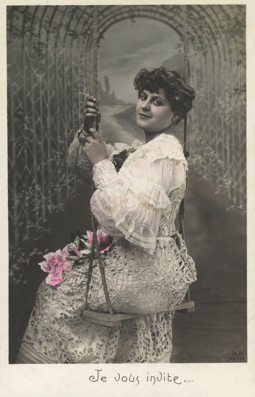 Fille sur une balançoire - French Photographer
