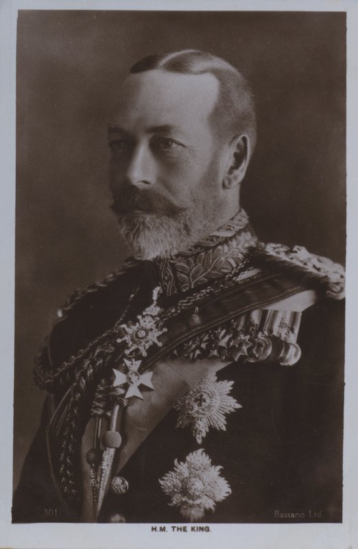 Sa Majesté le Roi (photo n/b) - Alexander Bassano