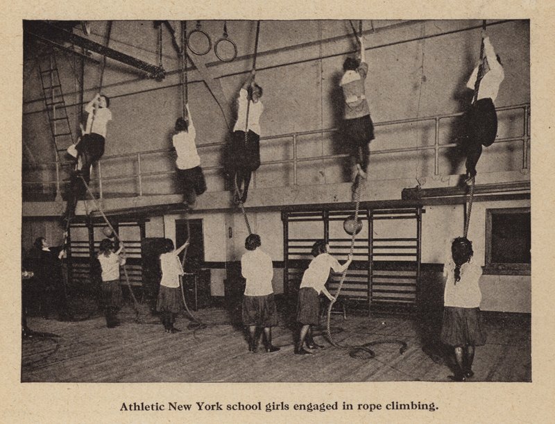 Écolières athlétiques de New York pratiquant l