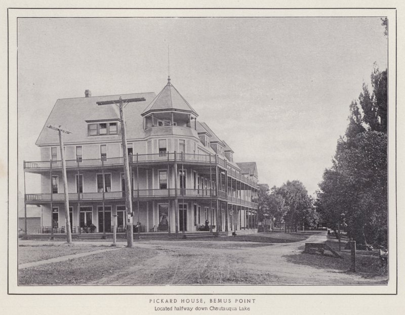 Jamestown, NY : Maison Pickard, Bemus Point - American Photographer (after)