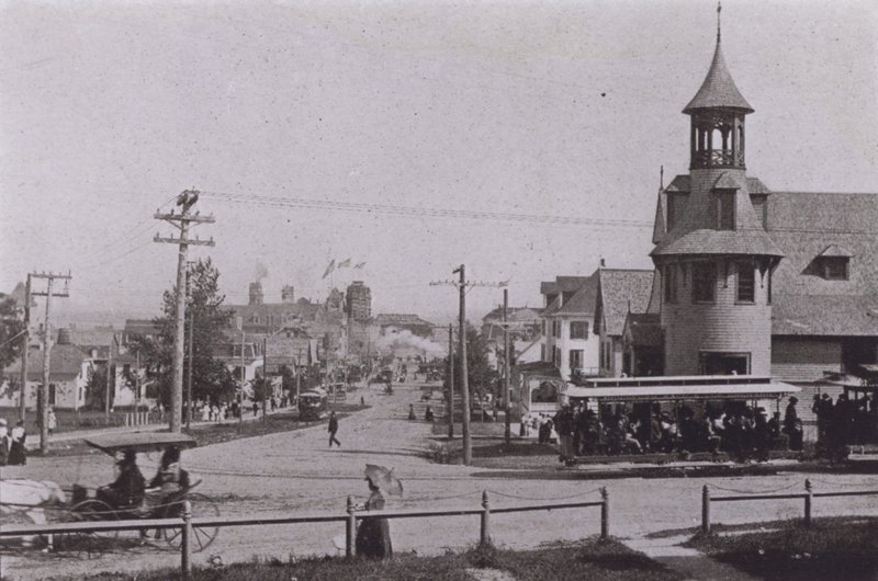 Old Orchard Beach, Maine : Old Orchard en direction de la plage - American Photographer (after)