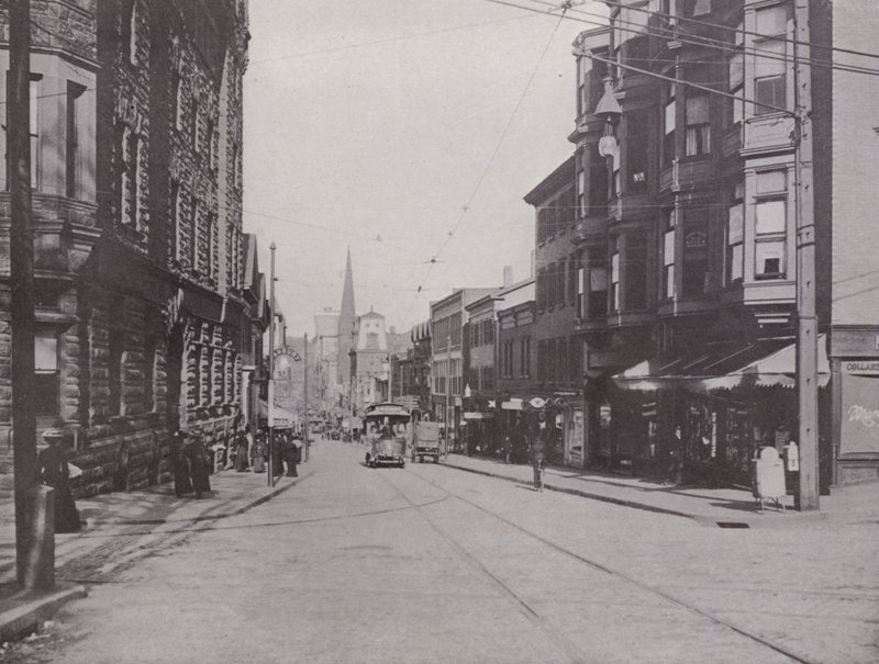 Providence, Rhode Island : Rue Westminster Est depuis la cathédrale - American Photographer (after)