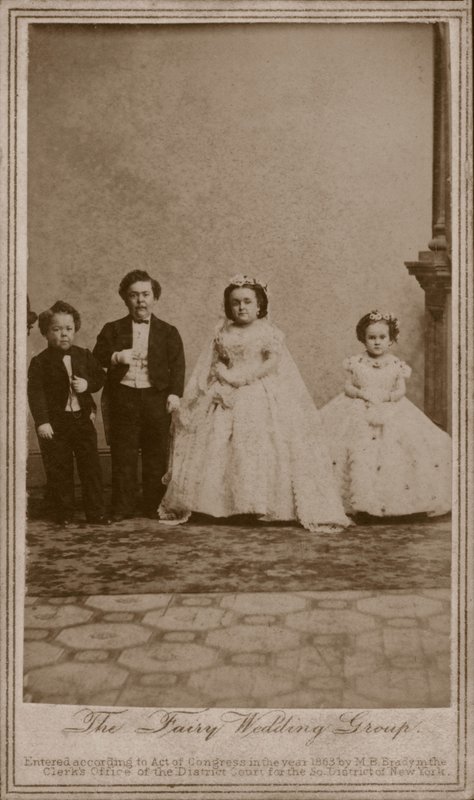 Photographie de mariage de Charles Sherwood Stratton, artiste américain connu sous le nom de Général Tom Pouce, et de sa femme, Lavinia Warren - American Photographer (after)