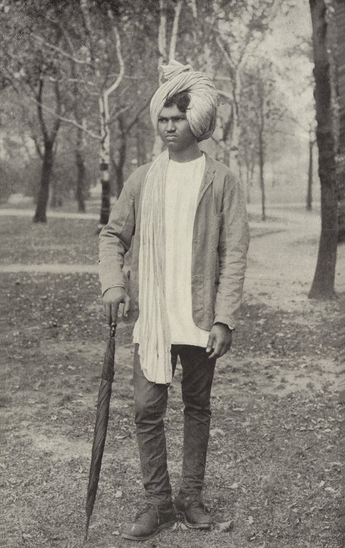 Un jongleur hindou - American Photographer