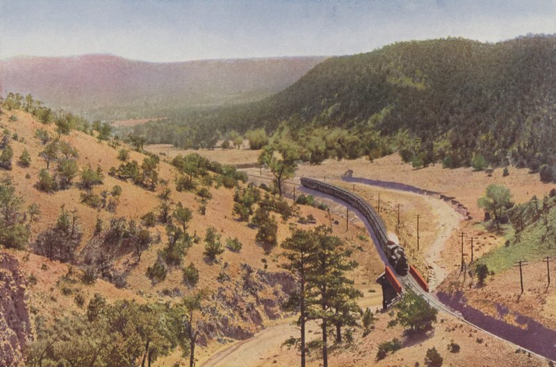 Apache Canyon, entre Las Vegas et Lamy, Nouveau Mexique (photo couleur) - American Photographer