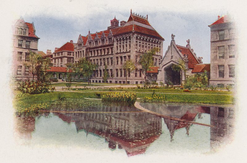 Chicago : Hull Court, depuis Botany Pond, Anatomy Building et Hull Gate (photo couleur) - American Photographer