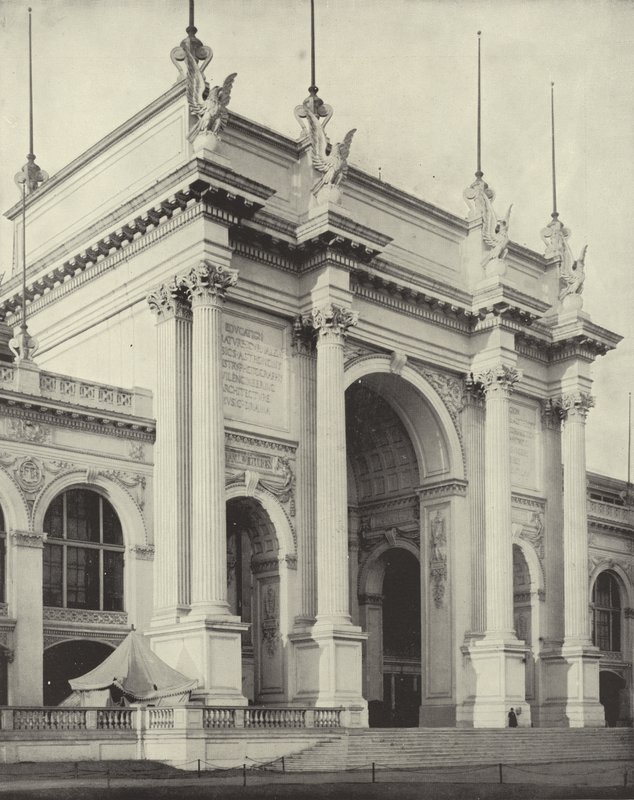 Portail du grand bâtiment des manufactures - American Photographer