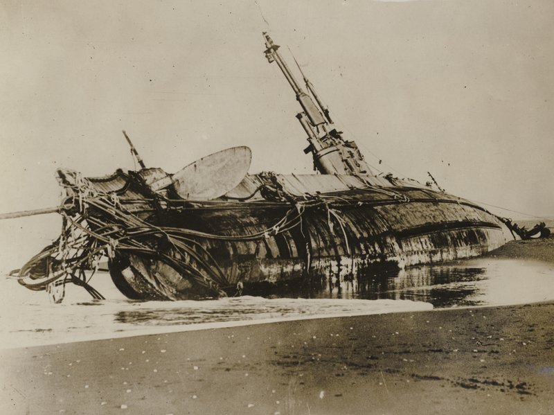 Sous-marin américain H3 échoué, 1917 - American Photographer
