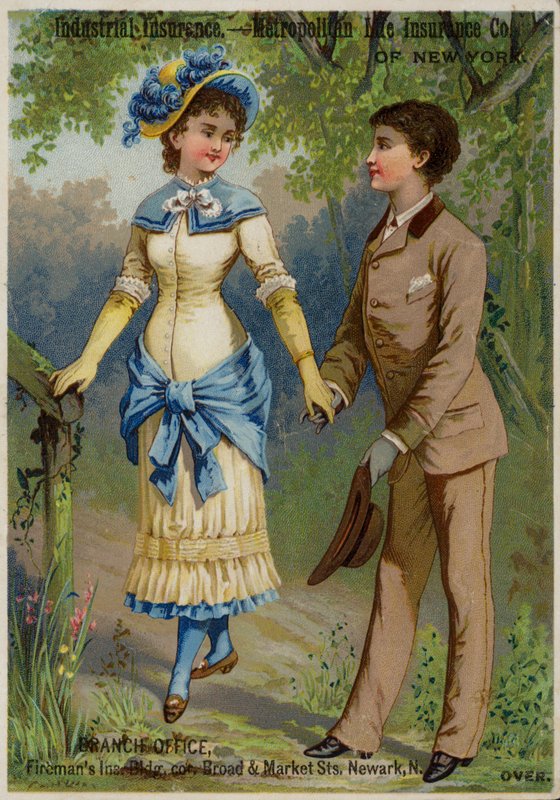 Couple se promenant main dans la main - American School
