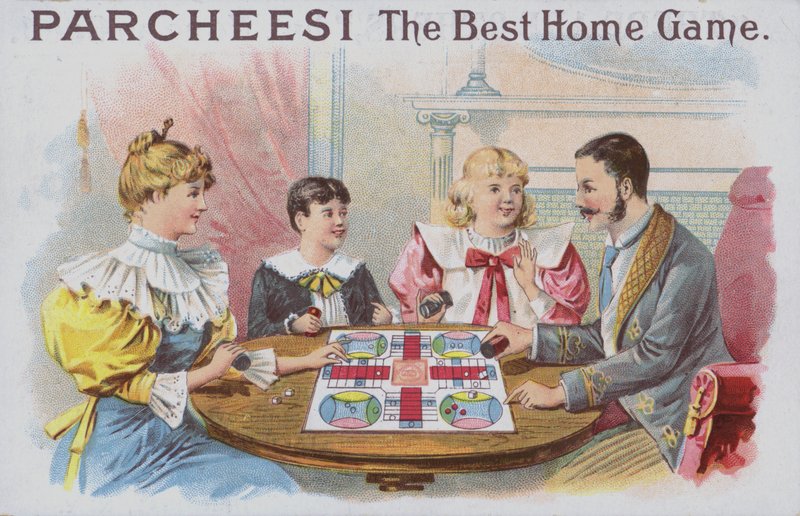 Famille jouant à un jeu de Parcheesi - American School