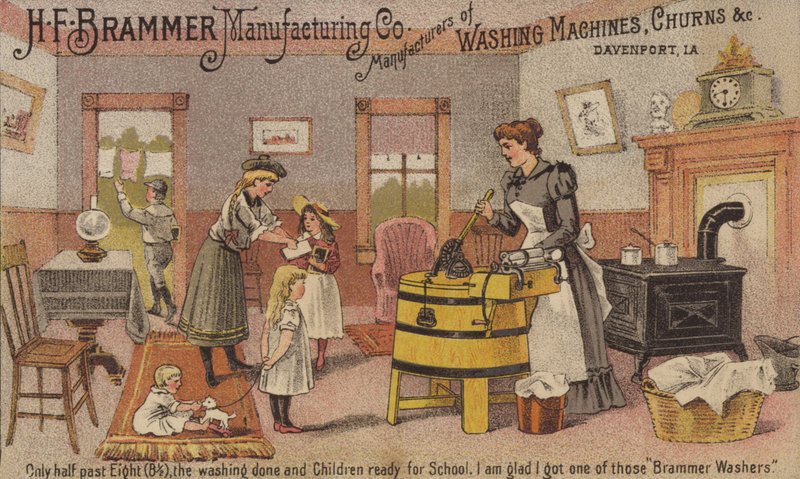 Femme utilisant une machine à laver - American School