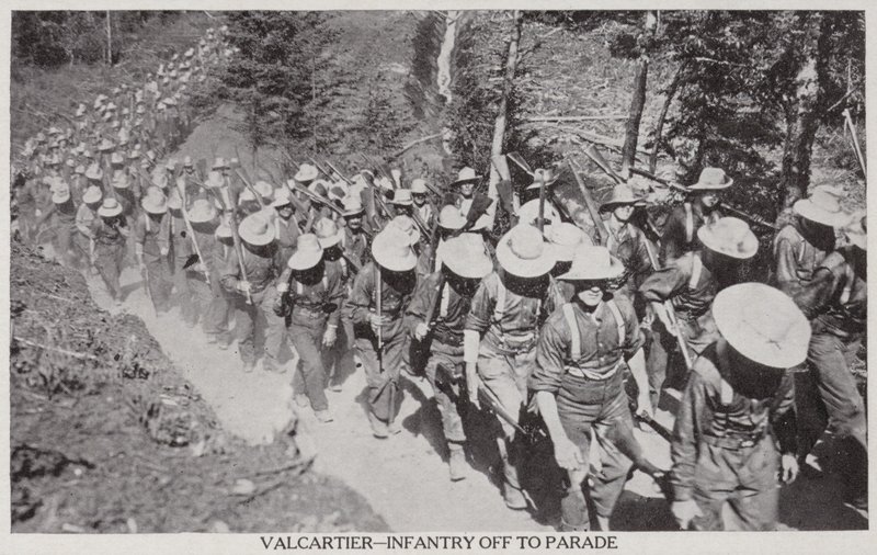 Val Cartier-Infanterie au défilé 1915 (photo n/b) - Canadian Photographer