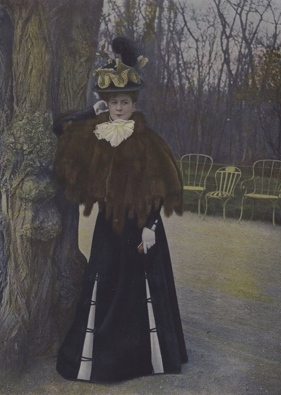 Femme dans un parc à Paris - Carle de Mazibourg