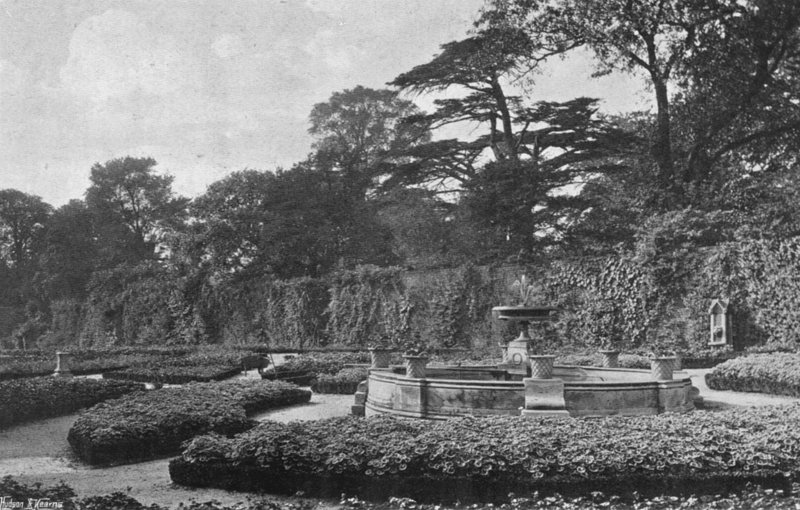 Le Jardin à la Française - Charles Latham