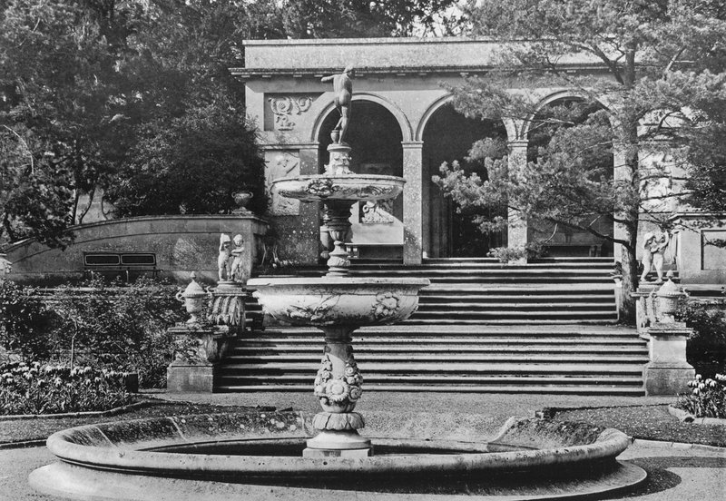La Loggia et la Fontaine - Charles Latham