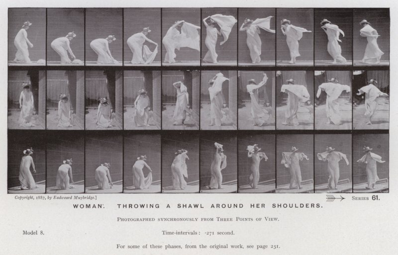 La figure humaine en mouvement : Femme, jetant un châle sur ses épaules - Eadweard Muybridge