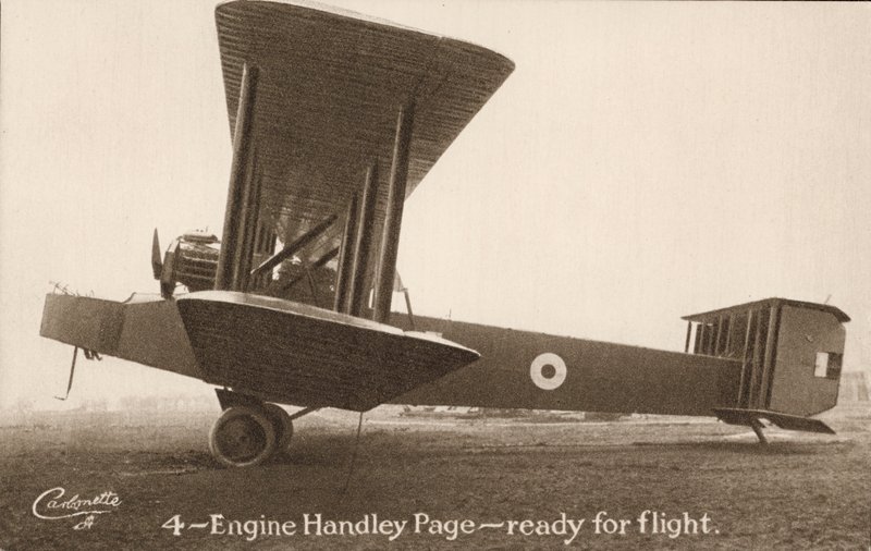 Avion Handley Page à 4 moteurs, prêt pour le vol - English Photographer