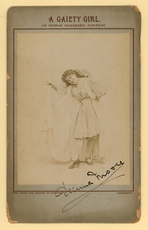 Une fille de Gaiety - Decima Moore - English Photographer
