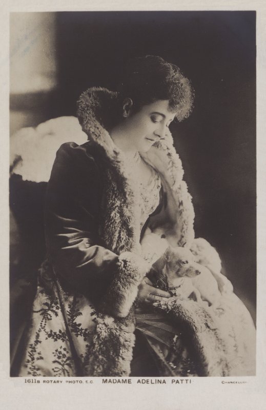 Adelina Patti, soprano colorature italienne - English Photographer