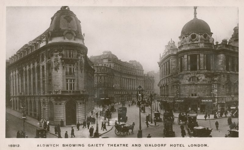 Aldwych avec le théâtre Gaiety et l