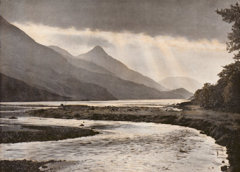 Tempête menaçante au-dessus du Pap de Glencoe - English Photographer